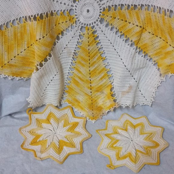 Doilies & Table center Piece Doily Crochet Vintage Yellow & White Handmade - Picture 1 of 4